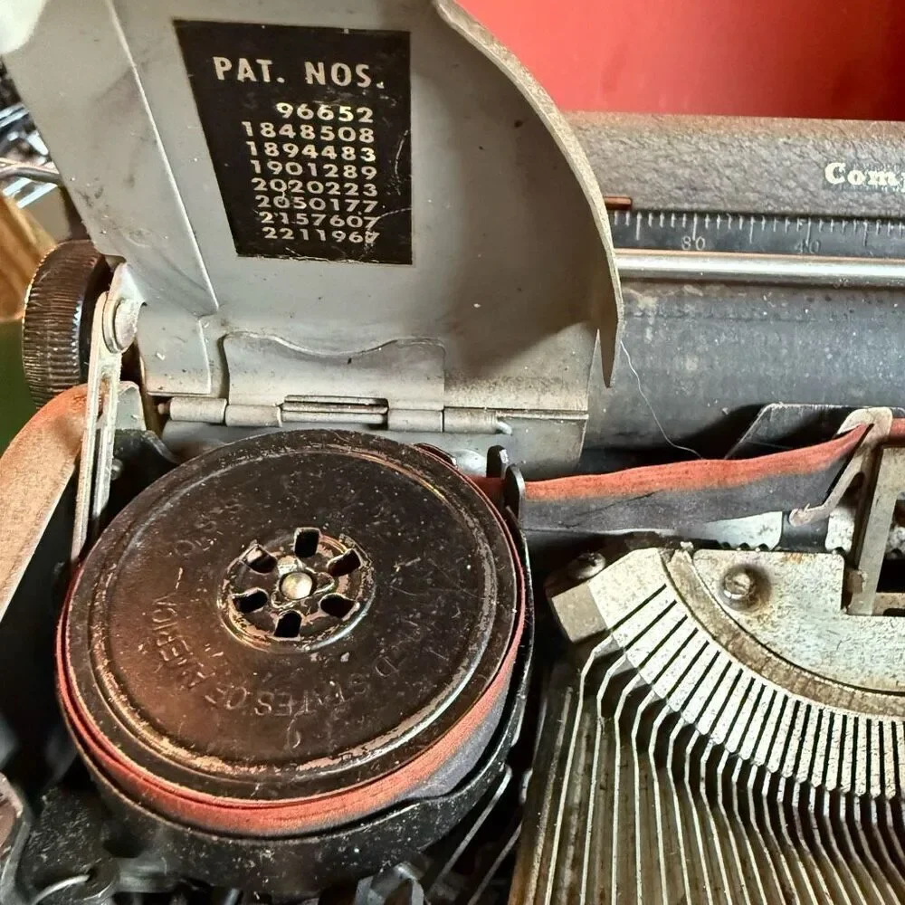 Royal Companion 1950s Portable Typewriter with Case – Classic Mid-Century Manual